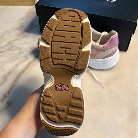 Comes with tags and extra pair of shoe laces - Picture 4 of 6